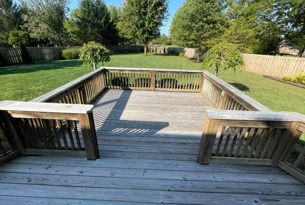 Fence before staining close-up